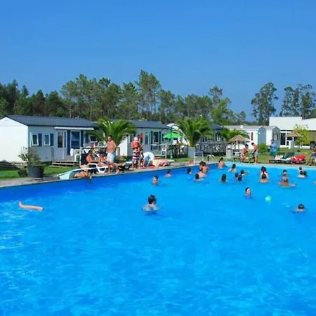 With Shared Pool In + 30 M² + Pool. Ferienhaus