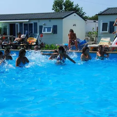 With Shared Pool In + 30 M² + Pool. 度假居