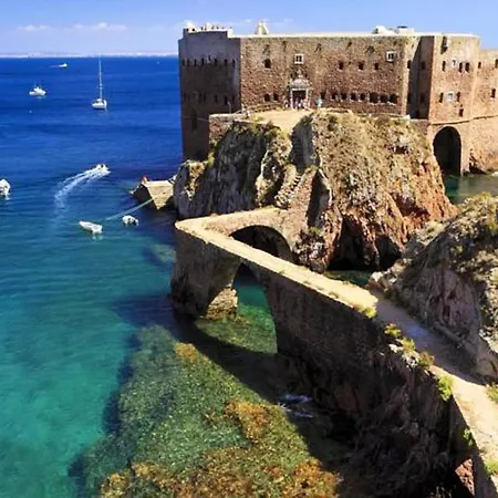 With Shared Pool In + 30 M² + Pool. בית נופש פטיאס