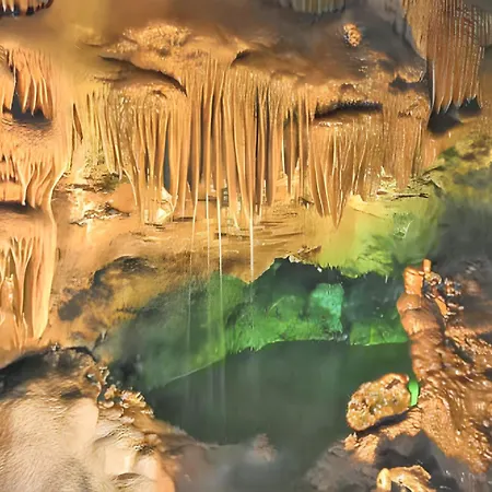 With Shared Pool In + 30 M² + Pool. 度假居