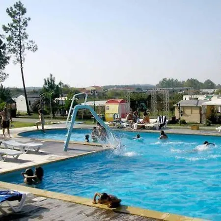 With Shared Pool In + 30 M² + Pool. Pataias
