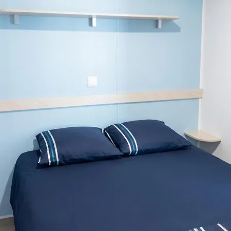 With Shared Pool In + 30 M² + Pool.