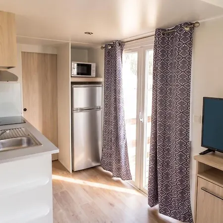 With Shared Pool In + 30 M² + Pool. Semesterbostad Pataias