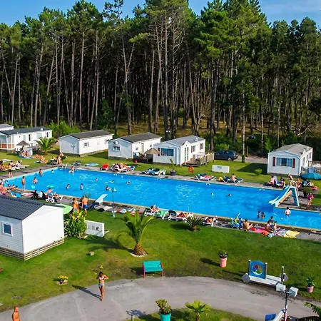 Hébergement de vacances With Shared Pool In + 30 M² + Pool. Pataias