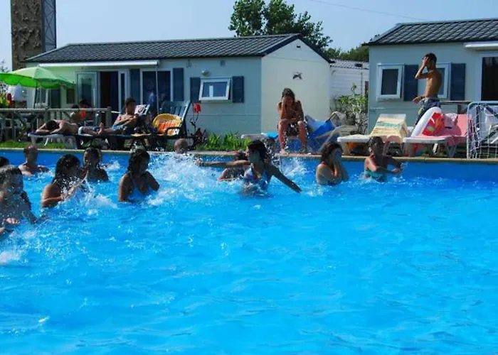 With Shared Pool In + 30 M² + Pool. 펜션