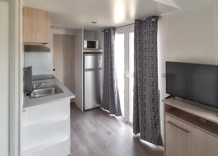 With Shared Pool In + 30 M² + Pool.